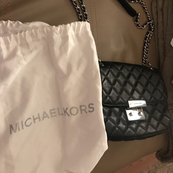 Michael Kor’s flip bag - Picture 2 of 2